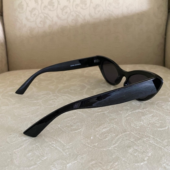 Cat-Eye Full Rim Sunglasses - Picture 4 of 7